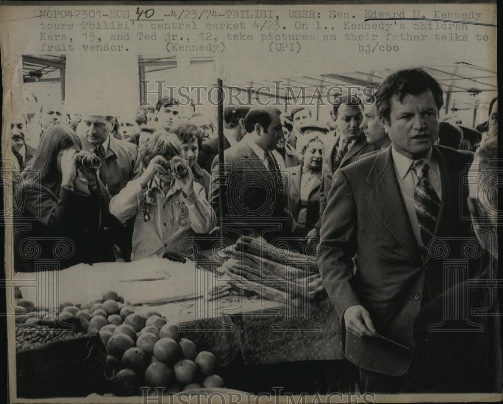 1974 Press Photo Senator Edward Kennedy in USSR - RSL95311 - Historic Images