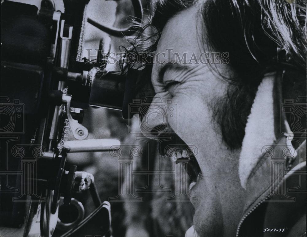 1970 Press Photo Producer Frank Perry Filming "Diary of a Mad Housewife" - Historic Images