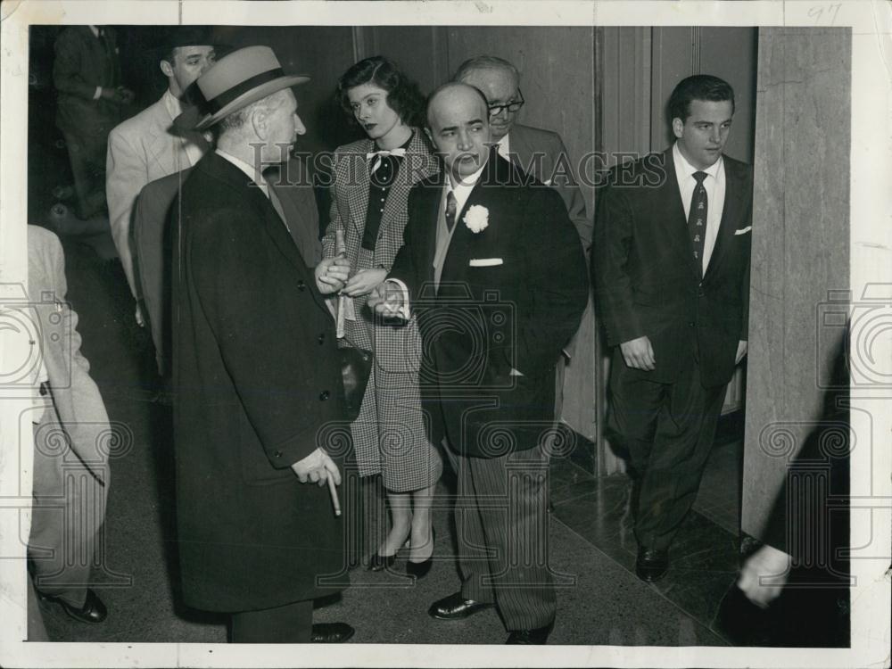 1953 Press Photo Star Witness Pat Ward Vice Trial Investigator Walker Attorney - Historic Images