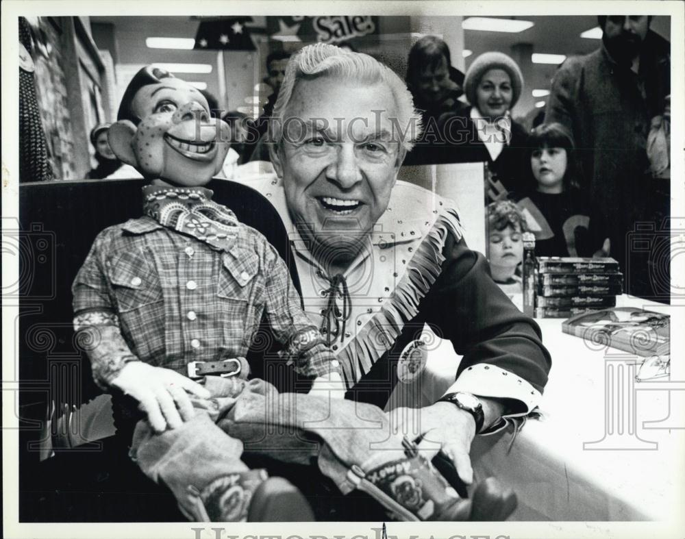 1987 Press Photo Buffalo Bob Smith and Howdy Doody visit Lechmere Store - Historic Images