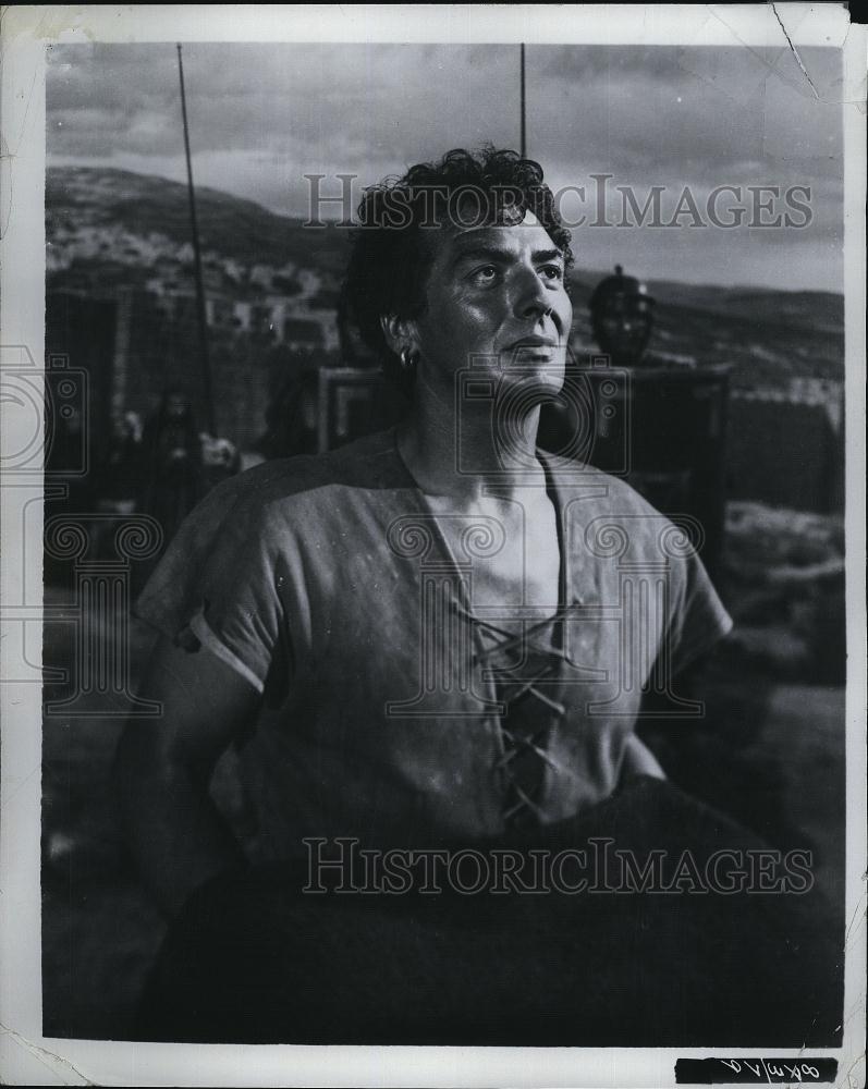 1953 Press Photo Victor Mature stars in &quot;The Robe&quot; - RSL81003 - Historic Images