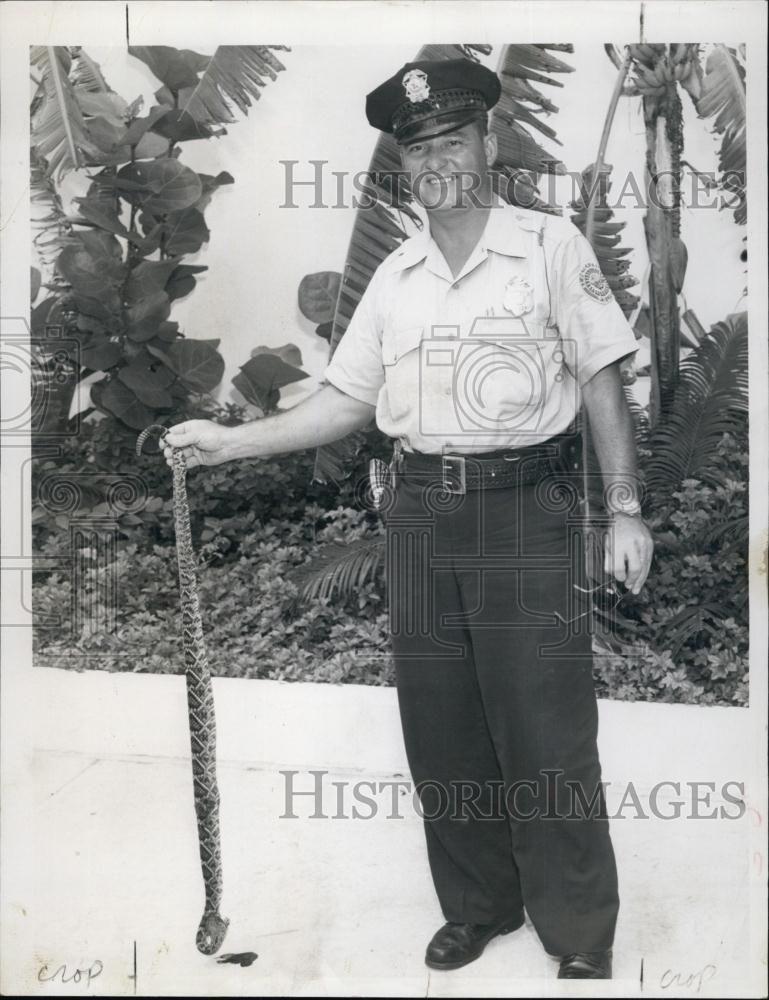 1953 Press Photo Patrolman Edward Moglenicki with rattlensnake - RSL63717 - Historic Images