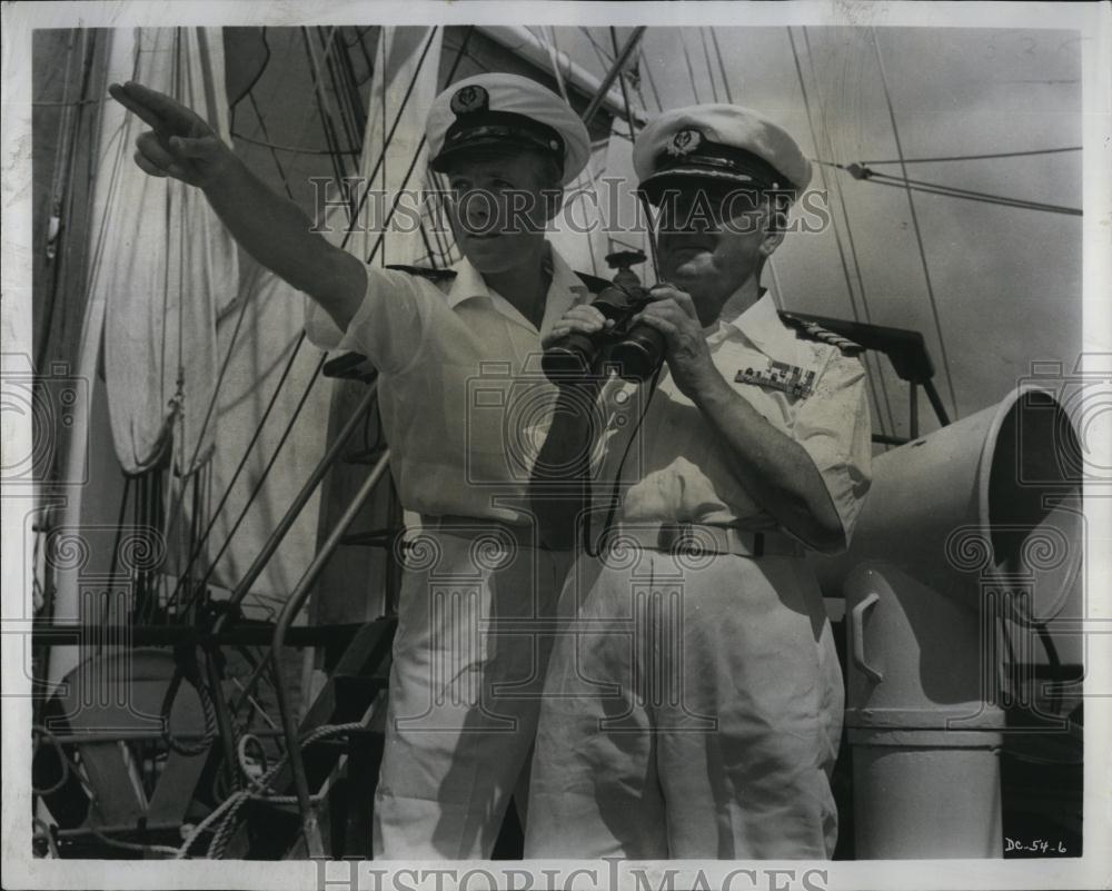1958 Press Photo Lasse Kolstad, actor from Norway in "Windjammer" & Capt Yngvar - Historic Images