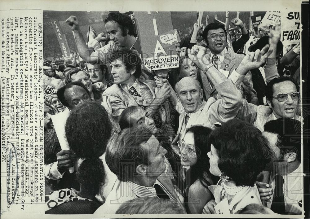 1972 Press Photo Sen G McGovern, Sen Alan Cranston, Gary hat, Campaign Mgr - Historic Images