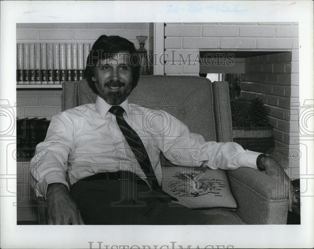 1984 Press Photo Reverend Bob Walkup Of Hope Presbyterian Church Tampa - Historic Images