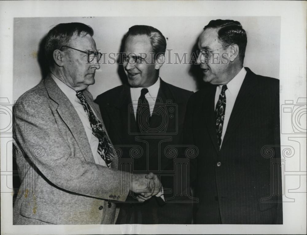 1946 Press Photo Samuel Hogan, Edgar Warren &amp; Frank Taylor at Labor Dept - Historic Images