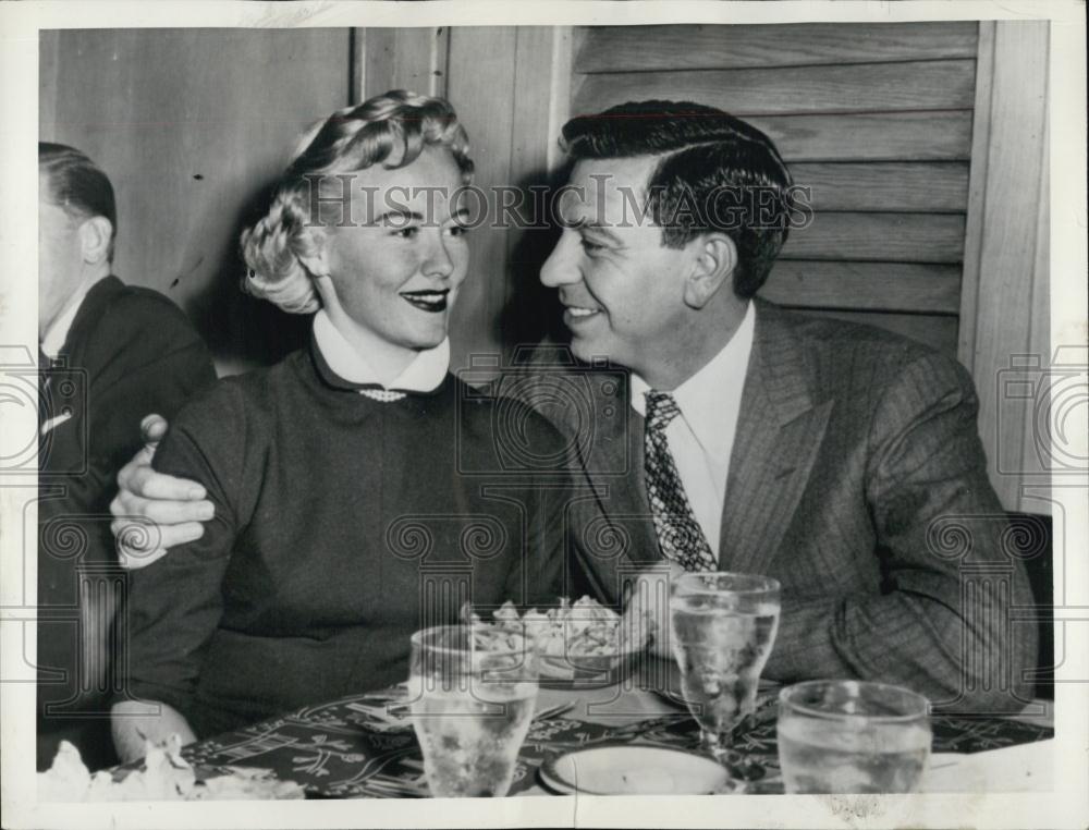 1955 Press Photo Actor Jack Webb of &quot;Dragnet&quot;&amp; bride Dorothy Towne - RSL00841 - Historic Images