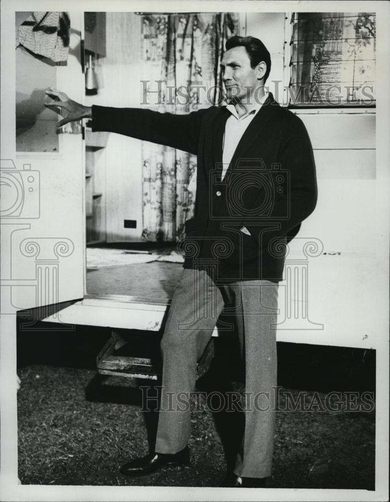 1963 Press Photo Actor Jack Palancein &quot;The Greatest Show on Earth&quot; - RSL46329 - Historic Images