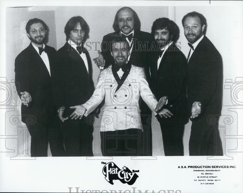 Press Photo Entertainers Musicians The Fat City Band group in suits - RSL00541 - Historic Images