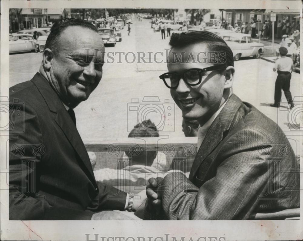 1960 Press Photo City Mayors RB Meadows &amp; John Robinson Share Car In Parade - Historic Images