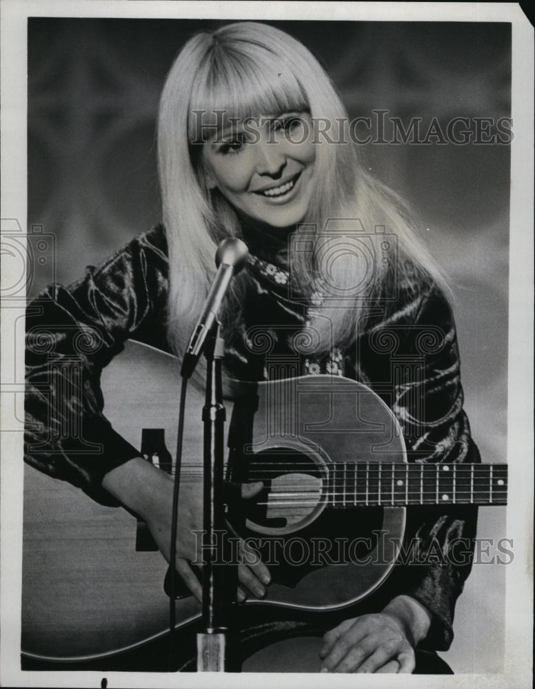 Press Photo Priscilla Paris, American Singer, star in &quot;Showcase 68&quot; - RSL95165 - Historic Images