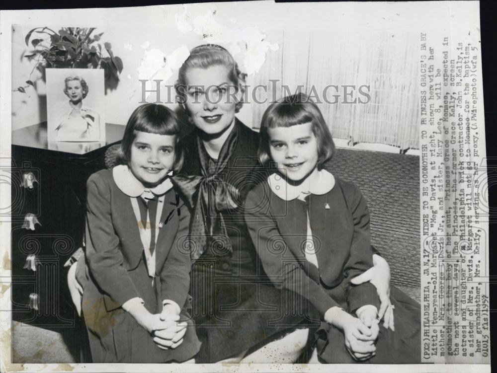 1957 Press Photo Margaret &quot;Meg&quot; Davis Age 10 &amp; Mother Mrs George Davis Jr - Historic Images