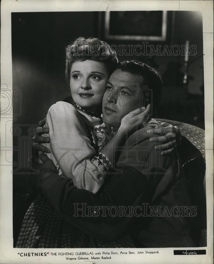 1943 Press Photo Anna Sten & Philip Dorn stars in "Chetniks" - RSL80623 - Historic Images