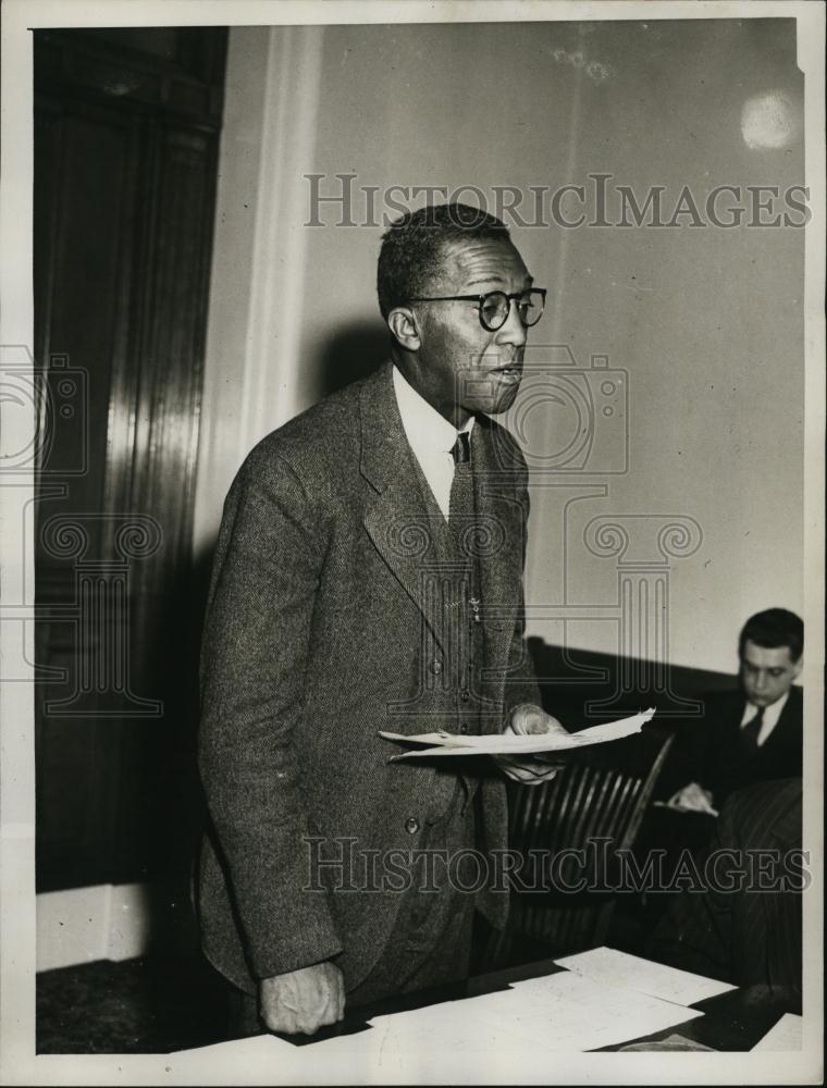 1946 Press Photo Parole Commissioner Matthew Bullock at Cleary parole petitition - Historic Images