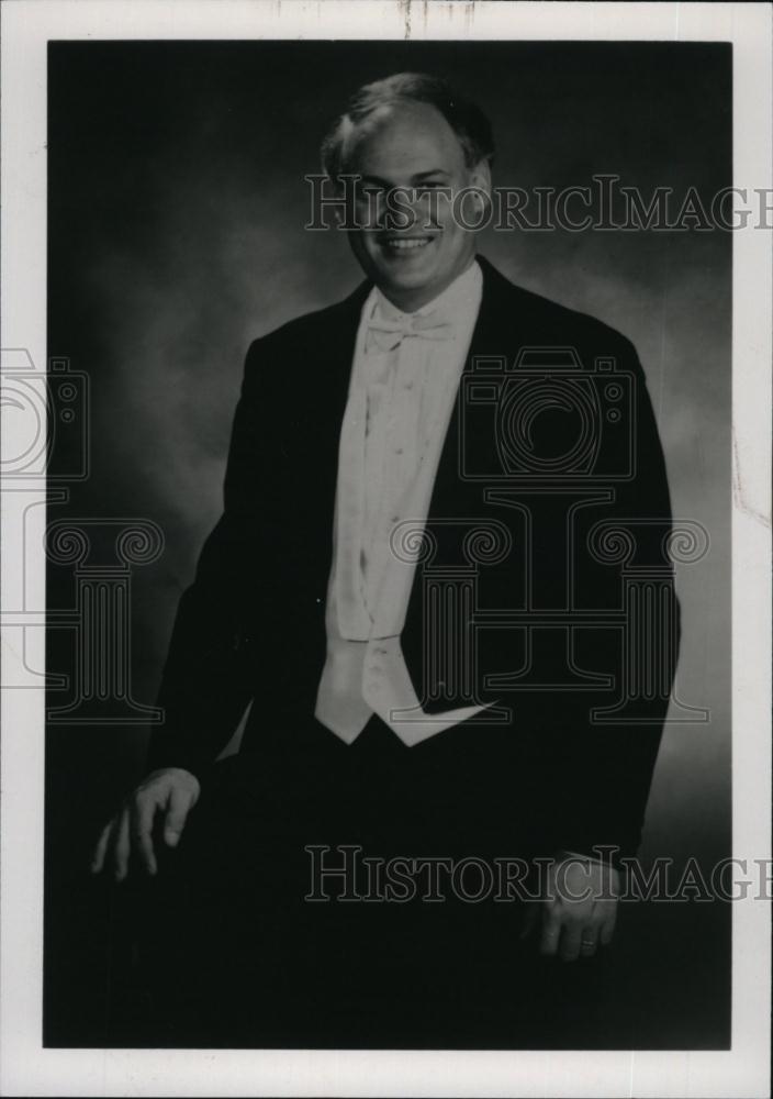 1995 Press Photo Charles S Thompson, conductor for Moody Bible Institute - Historic Images