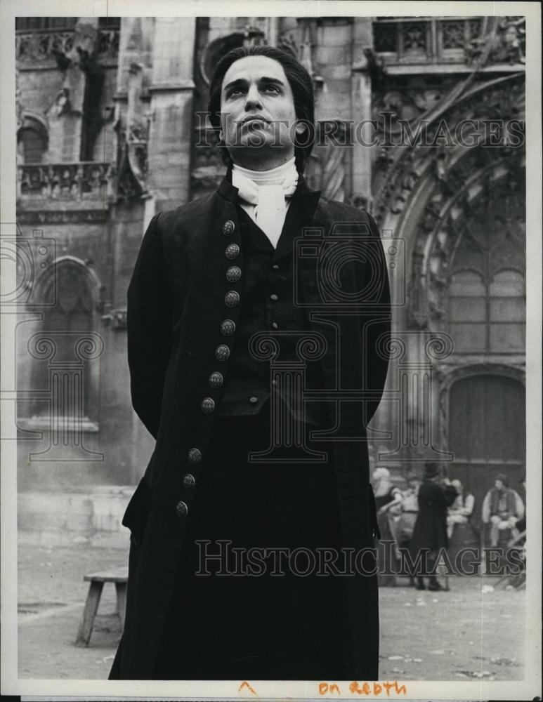 1980 Press Photo Actor Chris Sarandon for &quot;A Tale of Two Cities&quot; - RSL77915 - Historic Images