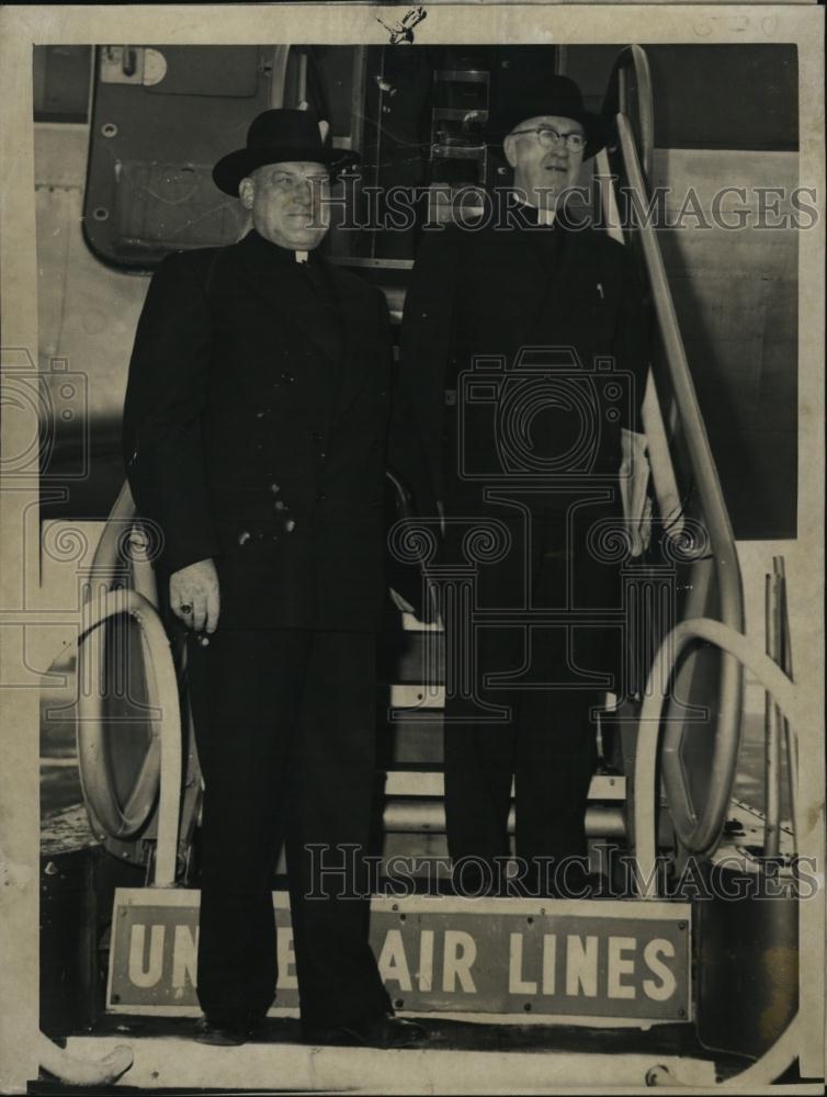 1952 Press Photo Archbishop Richard J Cushing leaving for San Francisco - Historic Images