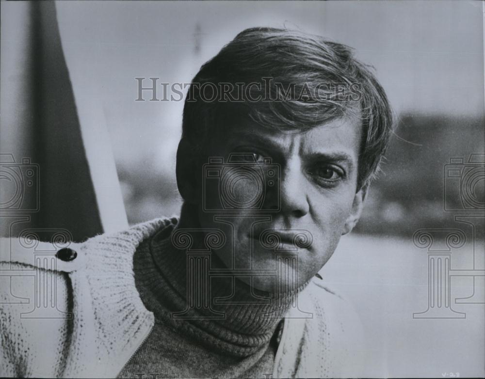 1975 Press Photo Malcolm McDowell in &quot;O Lucky Man!&quot; - RSL88443 - Historic Images