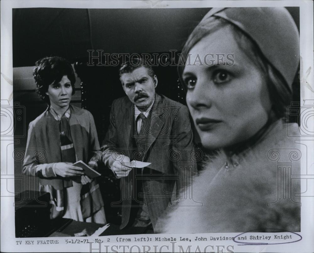 1971 Press Photo Shirley Knight,Michele Lee & John Davidson in a movie scene - Historic Images