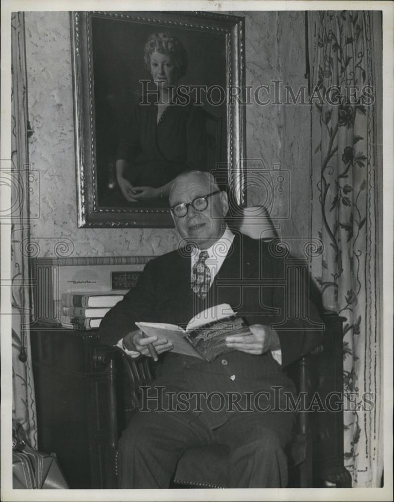 1952 Press Photo Millionaire Joseph Powdrell relaxes at his home in Brooklyn - Historic Images