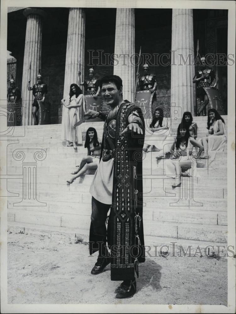 1960 Press Photo Actor Jack Palance - RSL46325 - Historic Images