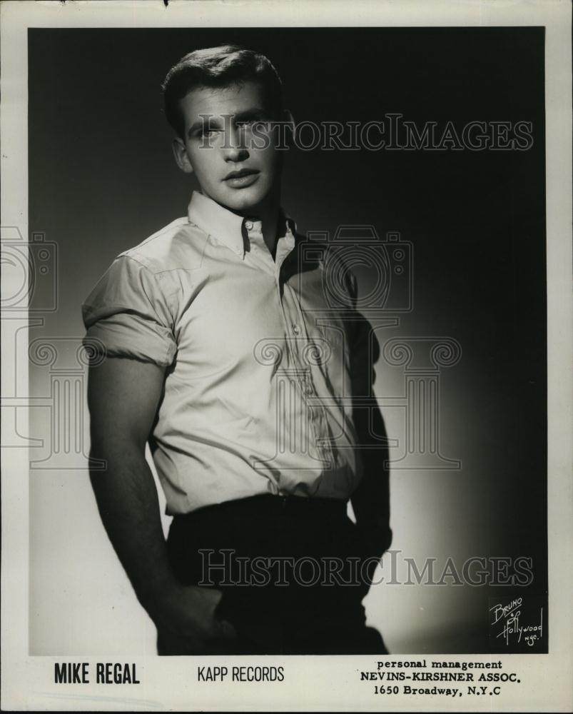 Press Photo Mike Regal Kapp Records Musician recording artist - RSL95191 - Historic Images