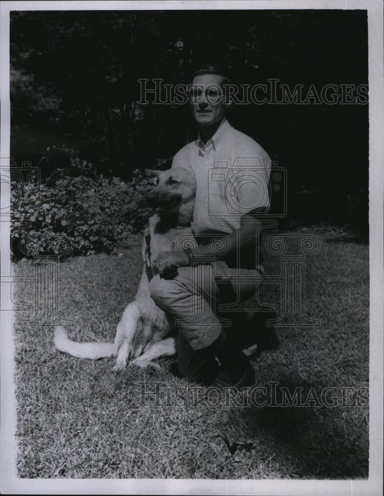 1970 Press Photo Billy Sargent, Son of Governor, Plays with Pet Dog at Dover - Historic Images