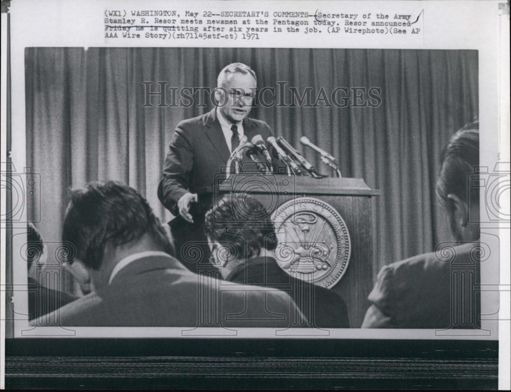 1971 Press Photo Stanley R Resor Secretary Army Pentagon Press Conference - Historic Images