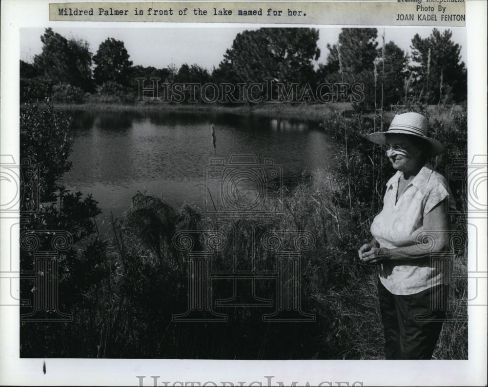 1985 Press Photo Mildred Palmer at lake named for her - RSL96731 - Historic Images