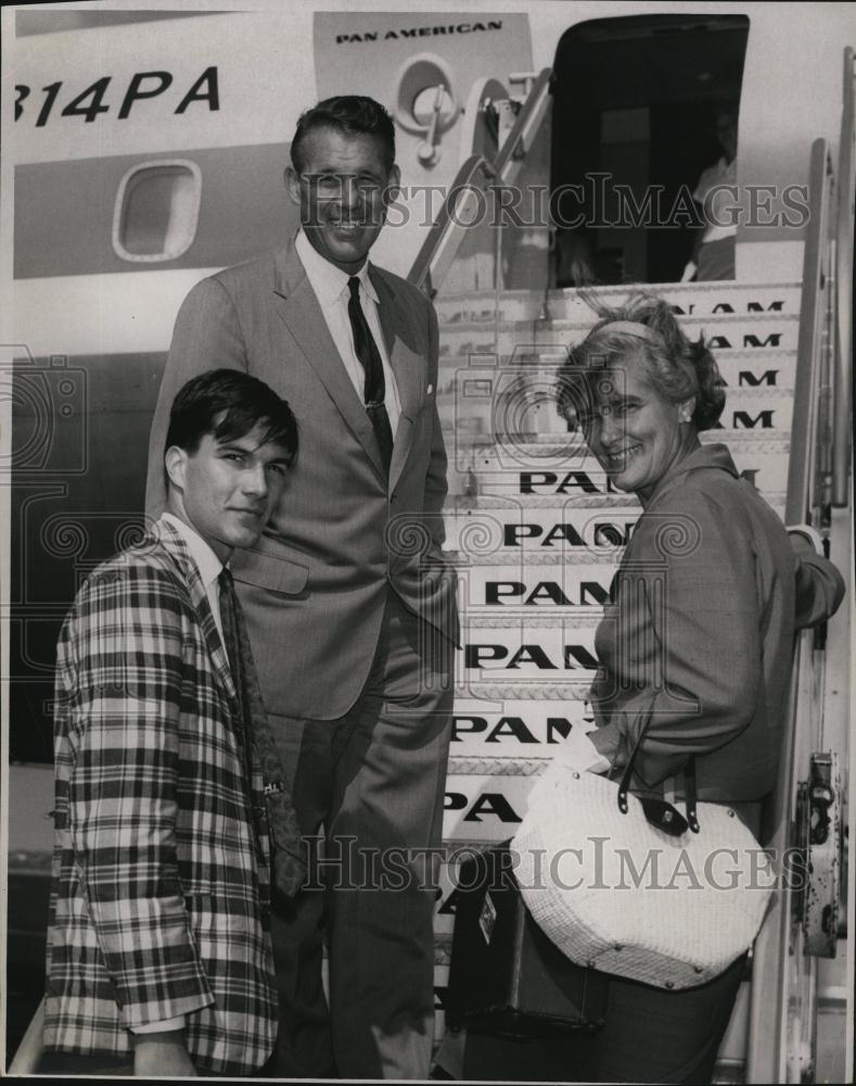 1966 Press Photo Mr & Mrs Francis Sargent, candidate for Mass Lt Gov - Historic Images