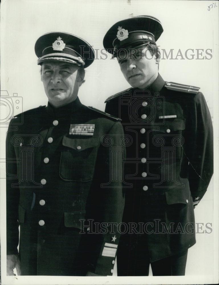 1983 Press Photo Actors Robert Loggia And Michael Carven &quot;Emerald Point NAS&quot; - Historic Images