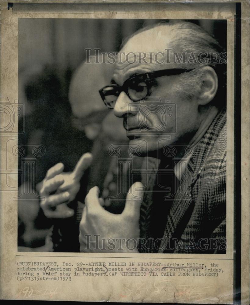 1975 Press Photo Celebrated American Playwright Arthur Miller In Budapest - Historic Images