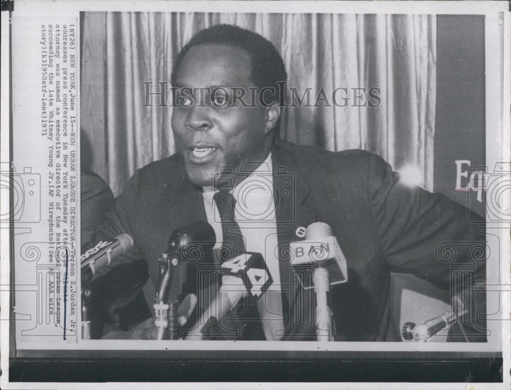 1971 Press Photo Vernon E Jordan Jr Press Conference - RSL68757 - Historic Images