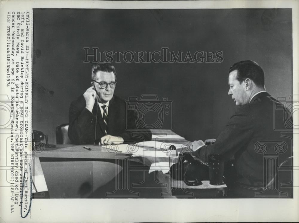 1974 Press Photo Chet Huntley & David Brinkley Anchor News Broadcast - RSL89037 - Historic Images