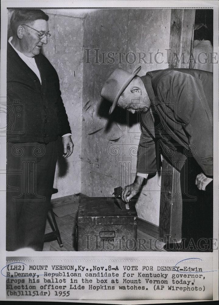 1955 Press Photo GovEdwin R Denney of Kentucky dropped his ballot in the box - Historic Images