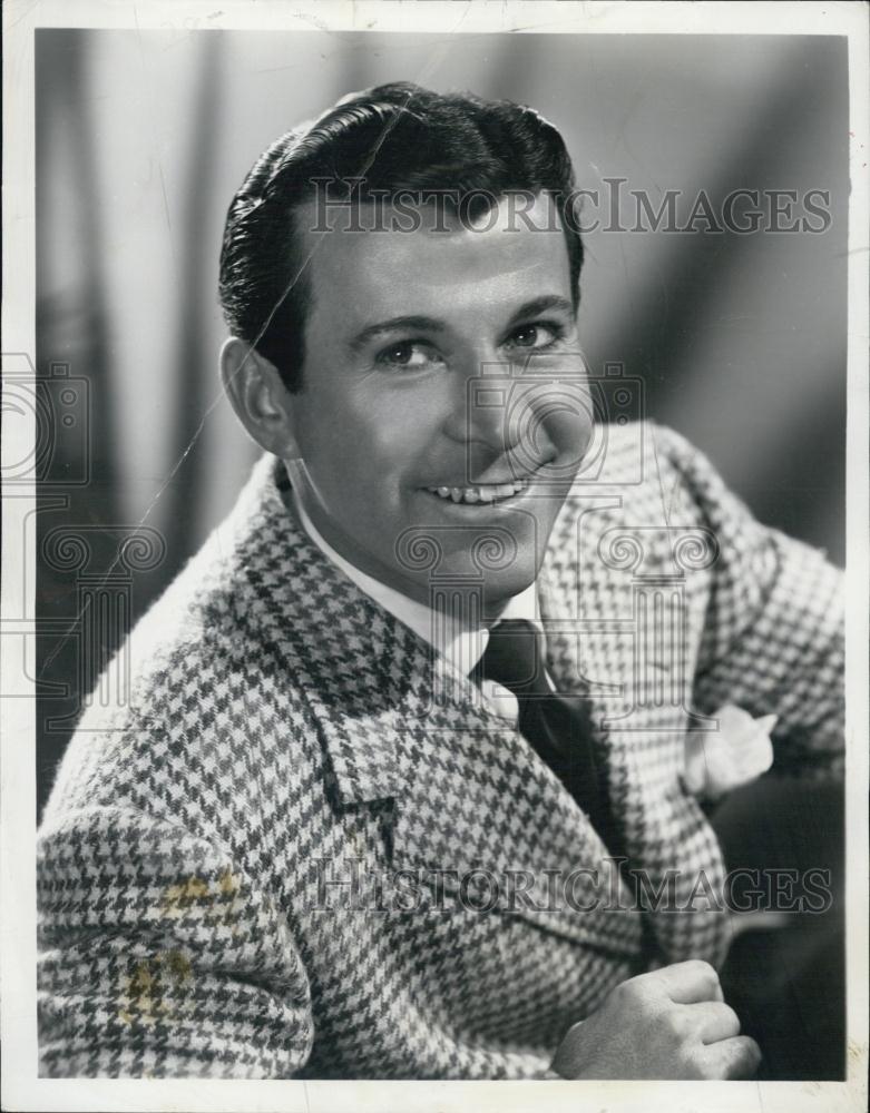 1950 Press Photo Dennis Day, Actor on &quot;A Day in the Life of Dennis Day&quot; - Historic Images