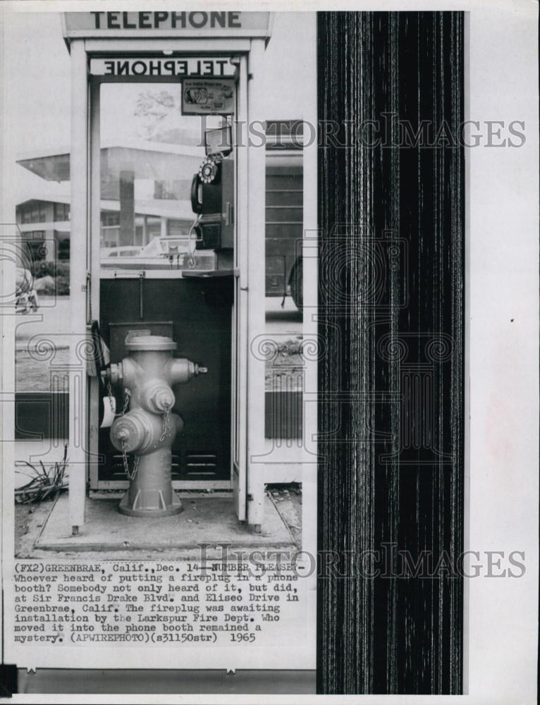 1965 Press Photo Fire Hydrant inside a Phone booth at Sir Francis Drake blvd - Historic Images