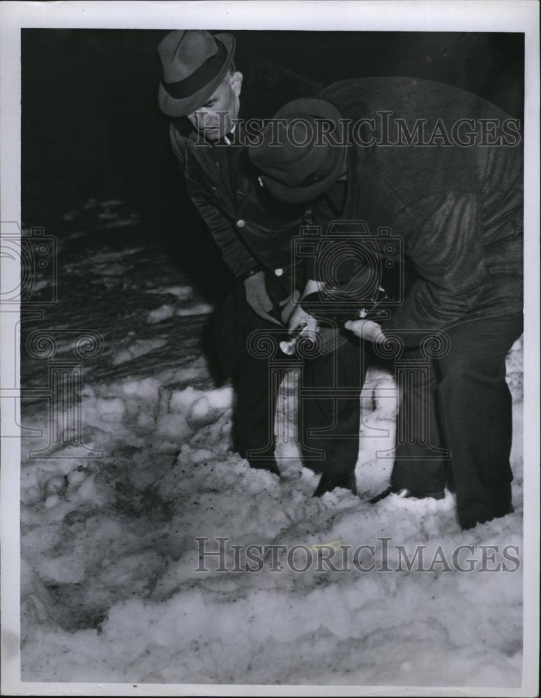 1964 Press Photo N Hamp police at scene where body of Pam Mason found - Historic Images