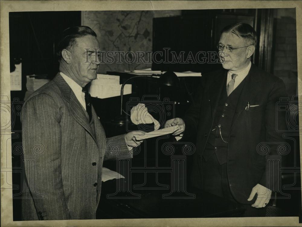 1939 Press Photo Representative Francis Coyne Frank Bridgman State House - Historic Images