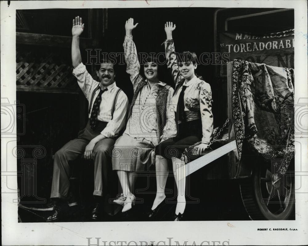 1989 Press Photo Jonathan Hadary, Tyne Daly, &amp; Crista Moore in &quot;Momma Rose&quot; - Historic Images