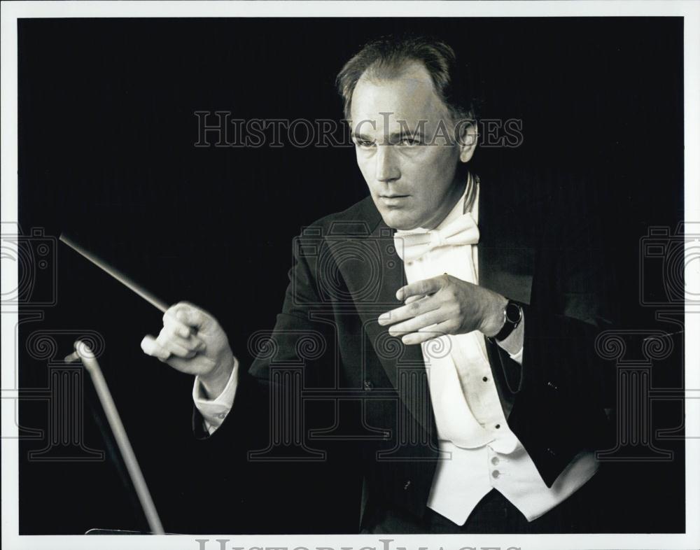 Press Photo Conductor Jeffrey Rin Makes New York Debut - RSL04729 - Historic Images