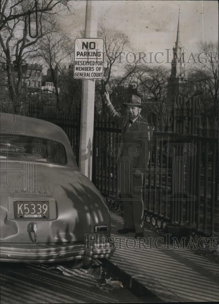 1952 Press Photo F Porter Sargent Points to sign he opposes - RSL78103 - Historic Images