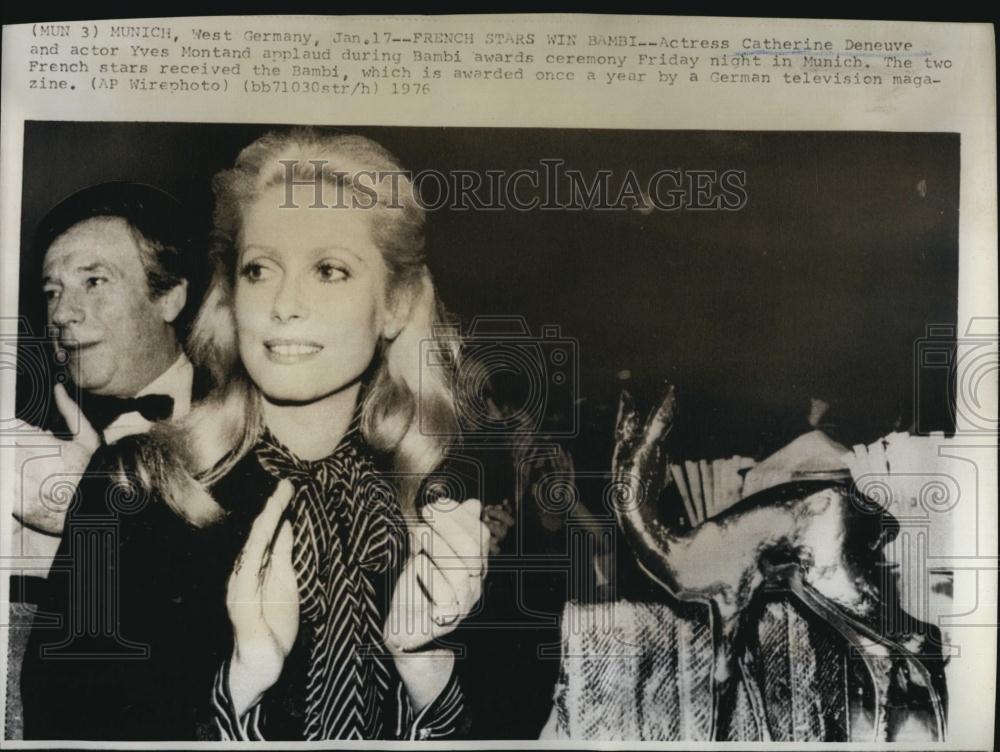 1976 Press Photo Actress Catherinr Deneuve &amp; Actor Yves Montand - RSL88047 - Historic Images