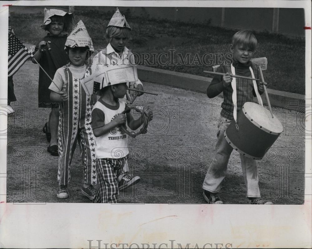 1974 Press Photo Skyview Elementary School Veterans Day Parade, Florida - Historic Images