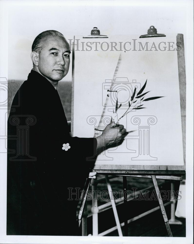 1966 Press Photo Artist Takahiko Mikami Demonstrates Japanese Brush Painting - Historic Images