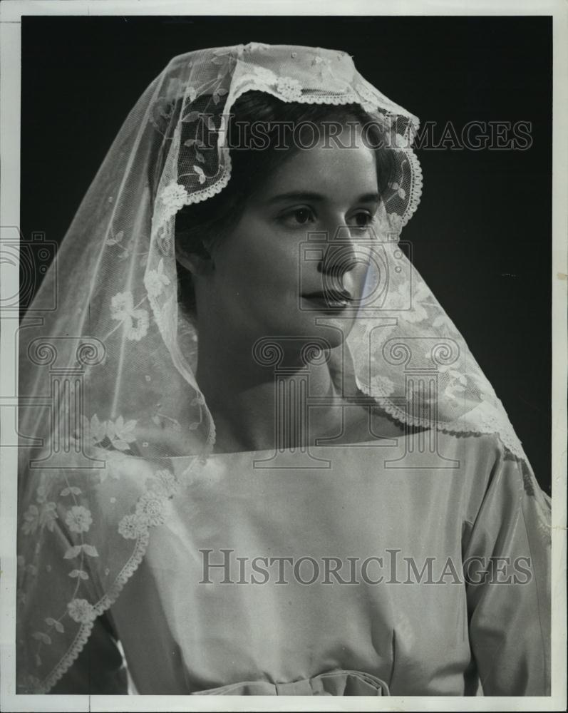 1963 Press Photo Mrs Elizabeth Stayer During Wedding - RSL43383 - Historic Images