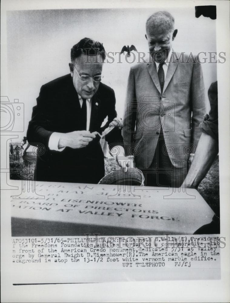 1965 Press Photo Dr Kenneth D Wells President Of Freedom Foundation - Historic Images