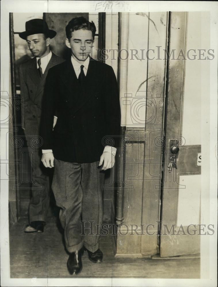1938 Press Photo Donald Carroll Jr Walks Into Court For Trial - RSL42699 - Historic Images