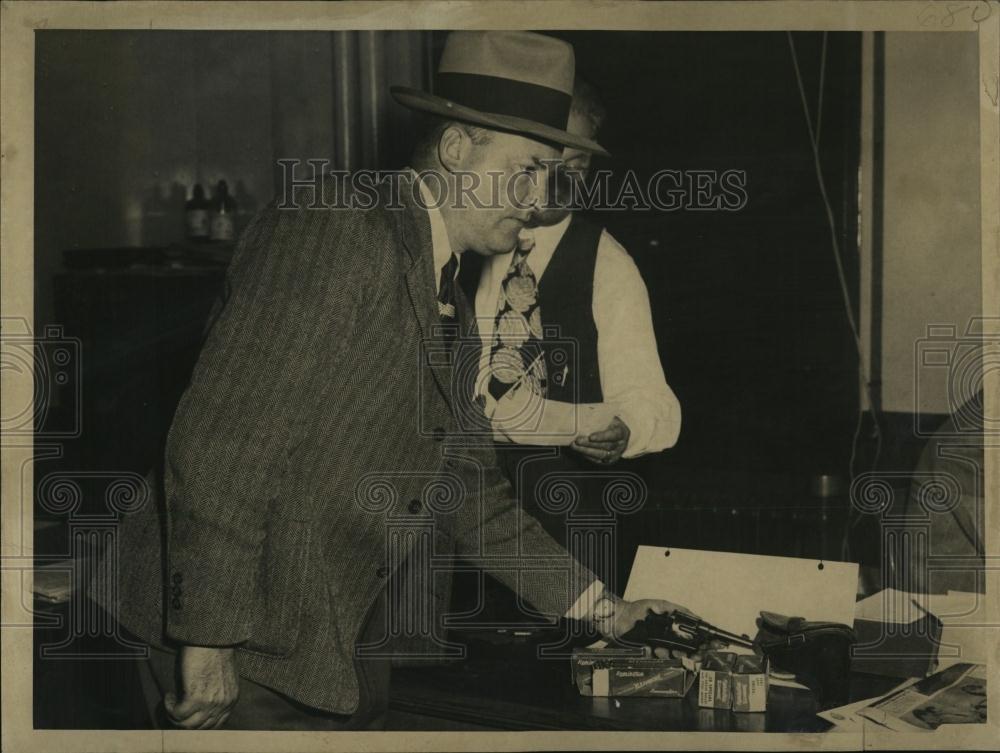 1950 Press Photo Detective Harold Cooley - RSL07303 - Historic Images