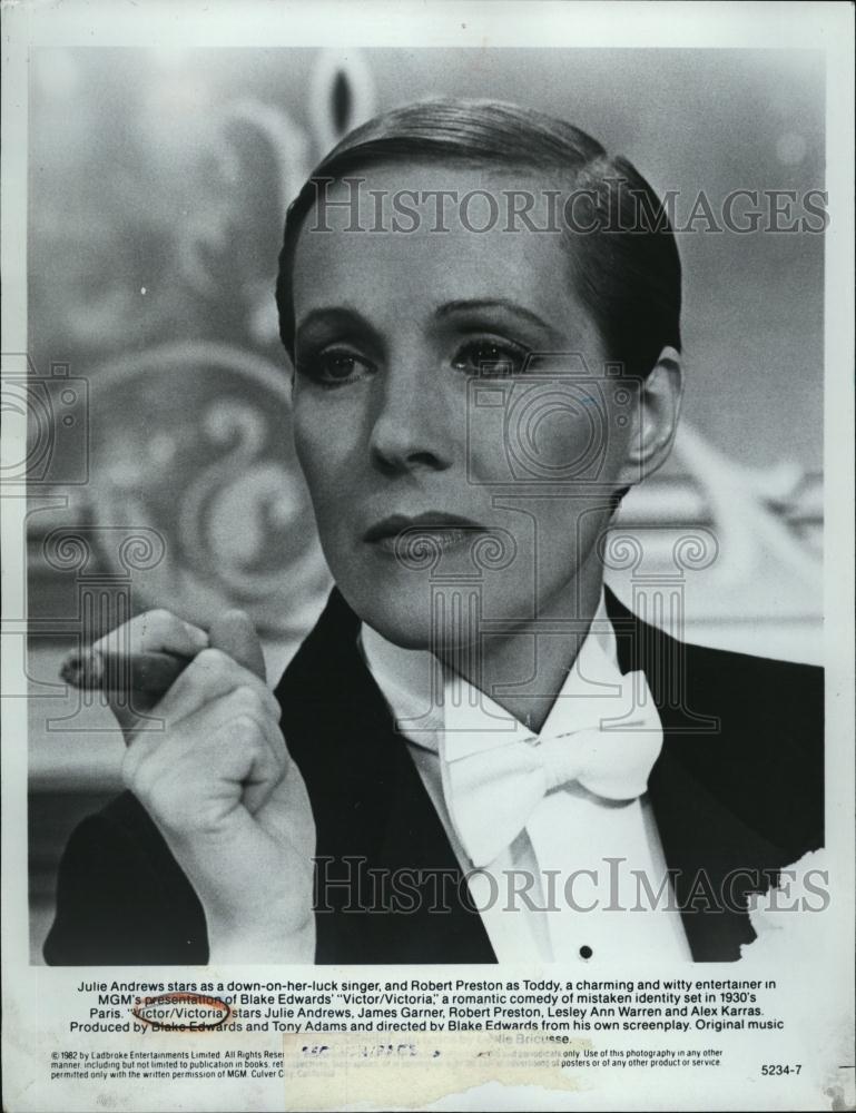 1982 Press Photo Julie Andrews in "Victor/Victoria" - RSL47487 - Historic Images